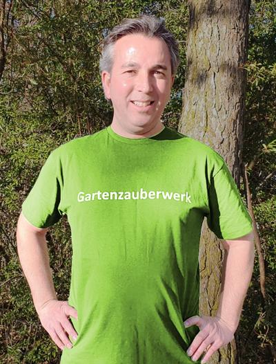 Ansprechpartner*innen des Gartenzauberwerks Dortmund Süd Salim Almudawar und Karolina