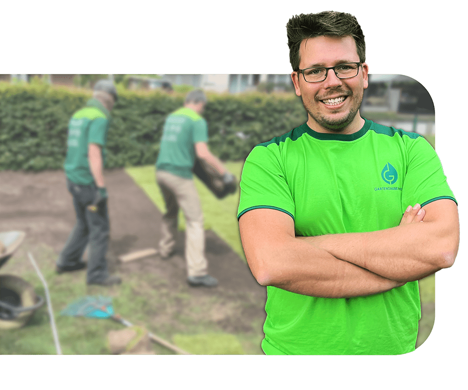 Nikolai Krebs mit Team im Hintergrund.